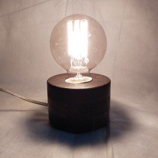 Светильник из бука с круглым основанием и лампой Эдисона (шар)