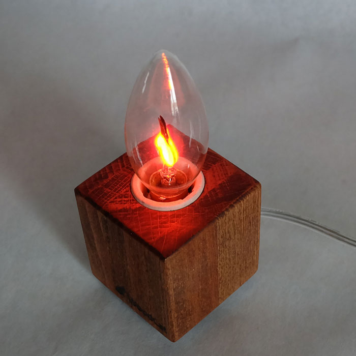 Светильник-ночник "Свеча" из бука, эффект пламени